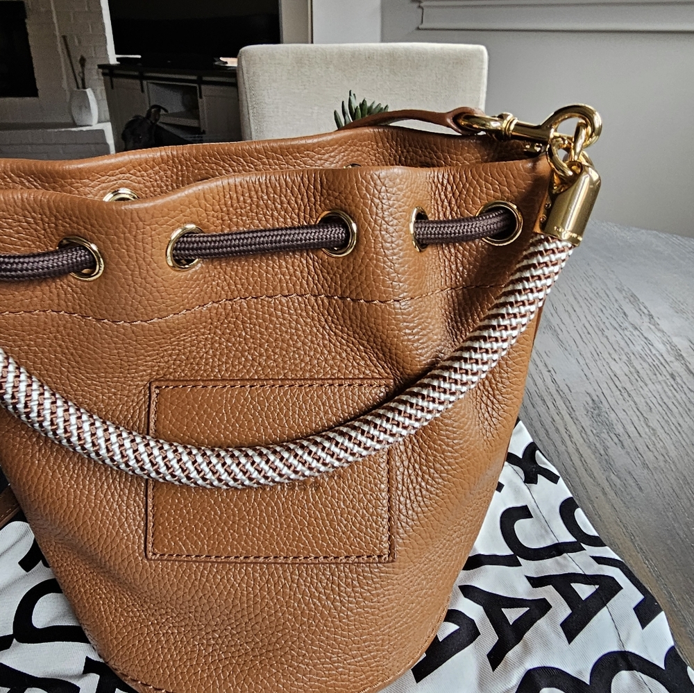Marc Jacobs small bucket bag. - Picture 5 of 7
